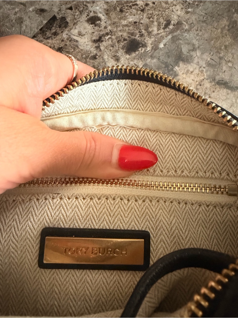 Tory Burch Black Quilted Leather Crossbody with Gold Logo - Picture 4 of 5